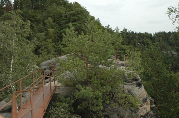 Vysoká Lípa - Loupežnický hrad - na vrcholu skal